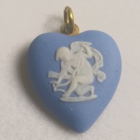 Vntg Wedgwood Blue Jasperware Cherub Angel Heart 💙 Pendant - Picture 1 of 3